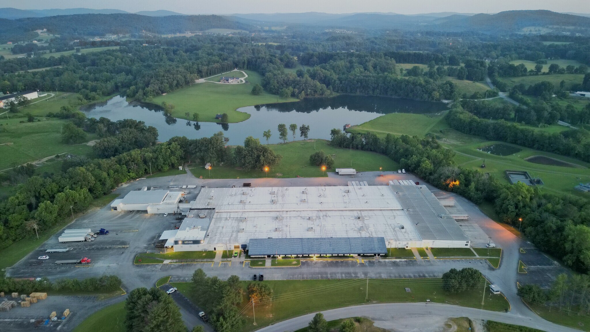 214 Industrial Park Rd, Livingston, TN à louer Photo principale- Image 1 de 19