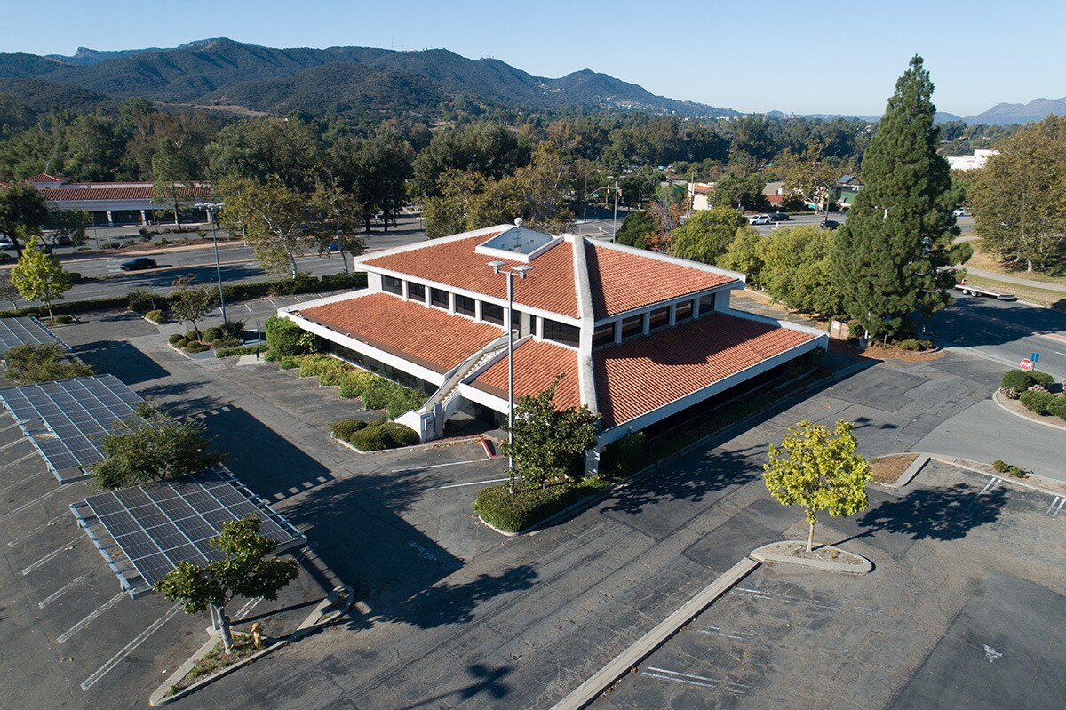 199 W Hillcrest Dr, Thousand Oaks, CA à louer Photo du bâtiment- Image 1 de 3