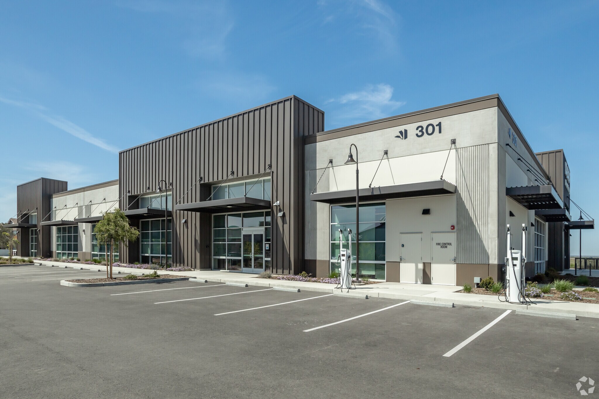 301 Mace Blvd, Davis, CA for lease Primary Photo- Image 1 of 5