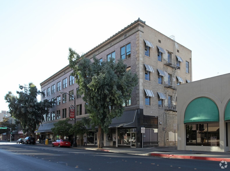 1024-1032 J St, Modesto, CA à louer - Photo du bâtiment - Image 2 de 2