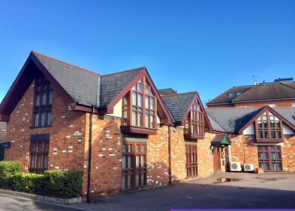 Quadrant Way, Weybridge à louer Photo du bâtiment- Image 1 de 9