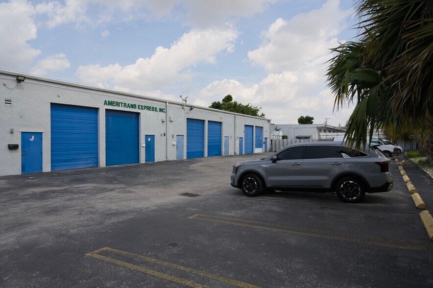 7215 NW 41st St, Miami, FL à vendre - Photo du bâtiment - Image 3 de 17