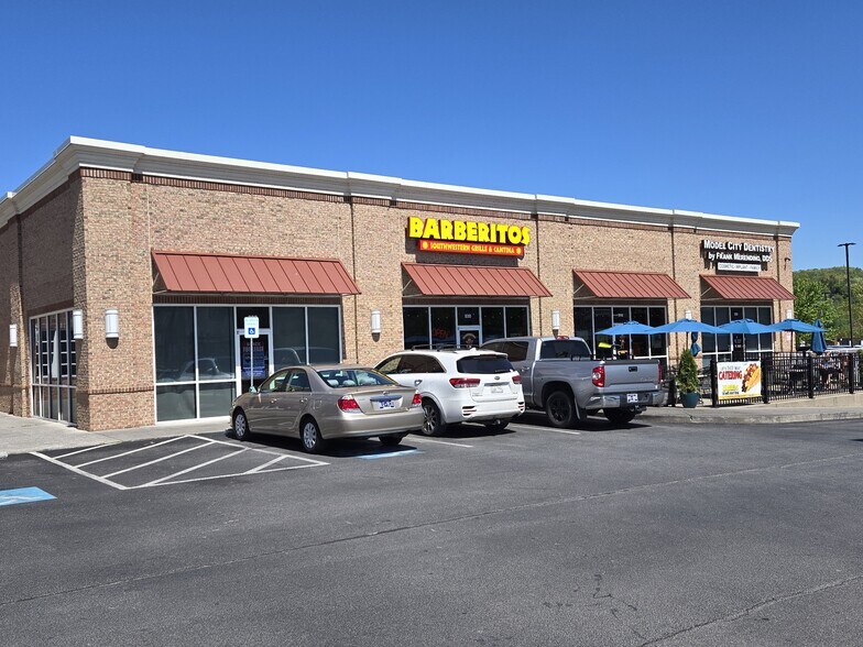 300 Clinchfield St, Kingsport, TN à louer - Photo du bâtiment - Image 3 de 10