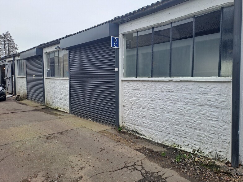 Mimram Rd, Hertford à louer - Photo du bâtiment - Image 2 de 8