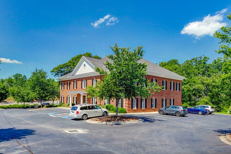 1088 N Church St, Greenville, SC à louer - Photo du bâtiment - Image 2 de 9