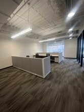 425 S Financial Pl, Chicago, IL for lease Building Photo- Image 2 of 4