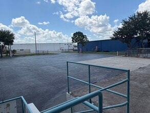 3520 Old Metro Pky, Fort Myers, FL for lease Building Photo- Image 2 of 8