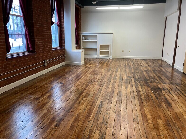 296 Nonotuck St, Northampton, MA à louer - Photo du bâtiment - Image 3 de 18