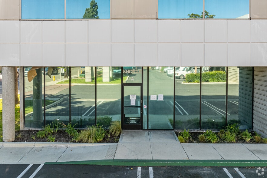 7825 Somerset Blvd, Paramount, CA for lease - Building Photo - Image 2 of 8