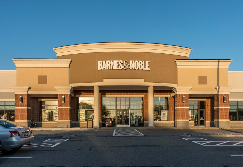 1315 W Main St, Middletown, RI à louer - Photo du bâtiment - Image 3 de 6