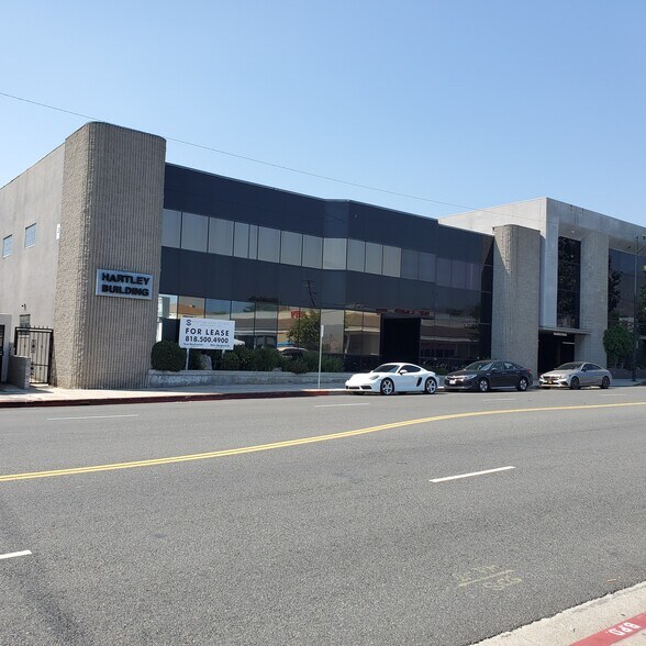 209 E Alameda Ave, Burbank, CA à louer - Photo du bâtiment - Image 2 de 5