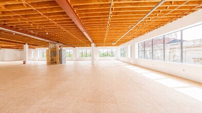 162-21 Jamaica Ave, Jamaica, NY for lease Interior Photo- Image 2 of 4
