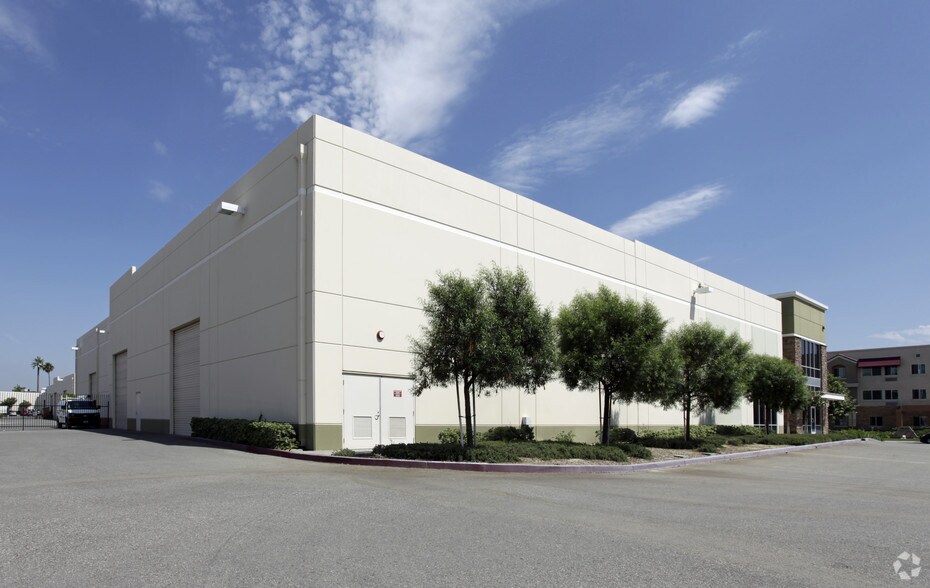 378 E Commercial Rd, San Bernardino, CA à vendre - Photo du bâtiment - Image 3 de 3
