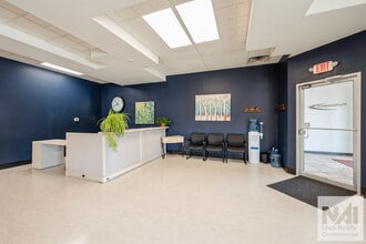 750-768 Center Point Rd, Hiawatha, IA for lease Interior Photo- Image 2 of 13