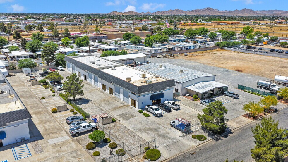 13560 Tonikan Rd, Apple Valley, CA à vendre - Photo du bâtiment - Image 2 de 14