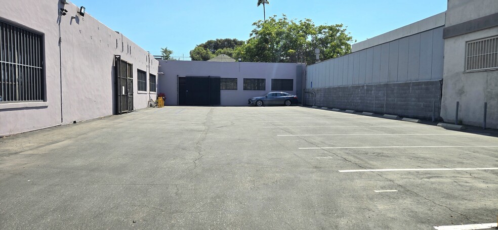 170 E Jefferson Blvd, Los Angeles, CA for sale - Building Photo - Image 3 of 17