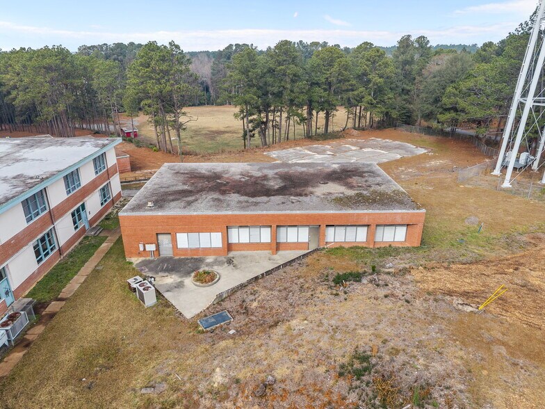 711 N Chapin Rd, Aberdeen, NC à vendre - Photo du bâtiment - Image 3 de 28