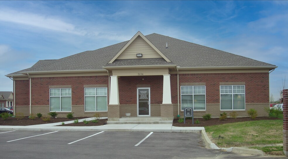 5134 Cedar Village Dr, Mason, OH à vendre - Photo du bâtiment - Image 2 de 2