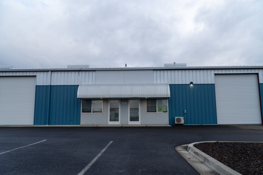 5680 Crater Lake Ave, Central Point, OR for lease - Building Photo - Image 3 of 8