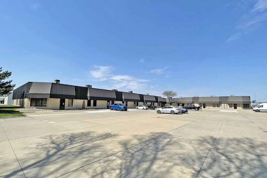 15701-15761 Martin Rd, Roseville, MI for lease - Building Photo - Image 1 of 5