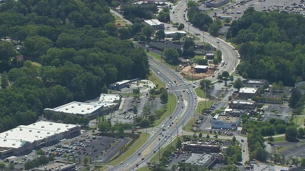 668 Dawsonville Hwy, Gainesville, GA à louer - Vidéo aérienne - Image 2 de 13