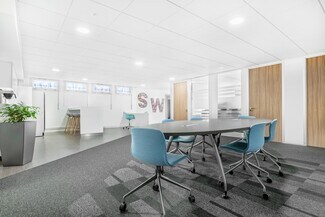 Plus de détails pour 7 Rue Le Bouvier, Bourg-la-Reine - Bureau à louer