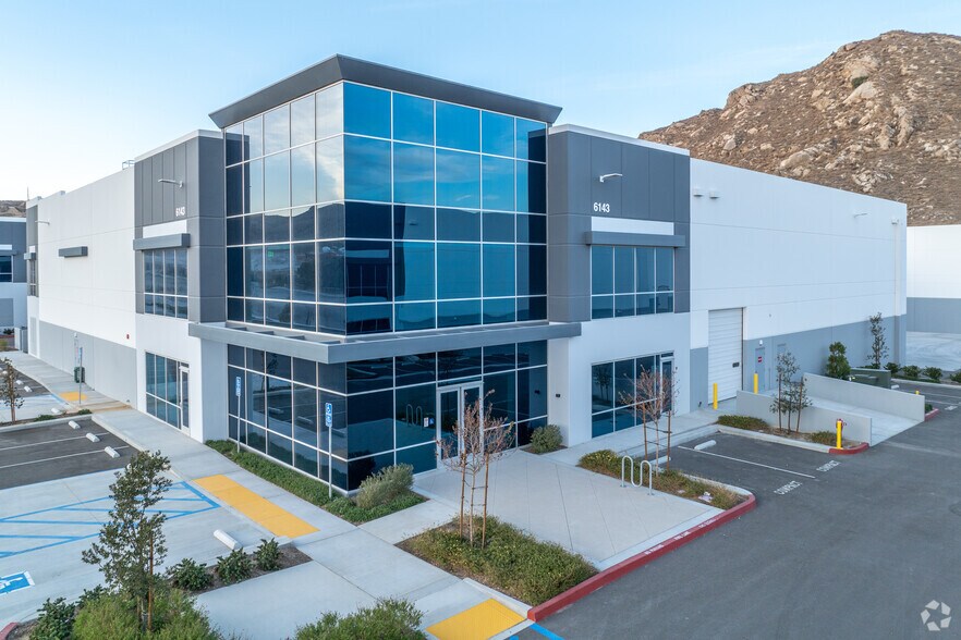 20th St. & Caterpillar Ct, Jurupa Valley, CA à louer - Photo du bâtiment - Image 2 de 6