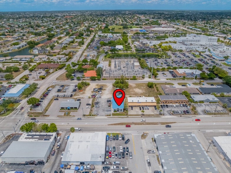 1323 Viscaya Pky, Cape Coral, FL for sale - Building Photo - Image 2 of 15