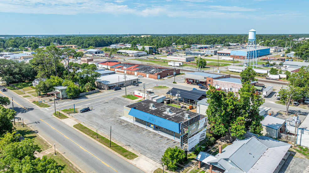 203 N Hutchinson Ave, Adel, GA for sale - Building Photo - Image 2 of 3