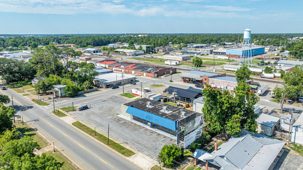 203 N Hutchinson Ave, Adel, GA à vendre - Photo du bâtiment - Image 2 de 3