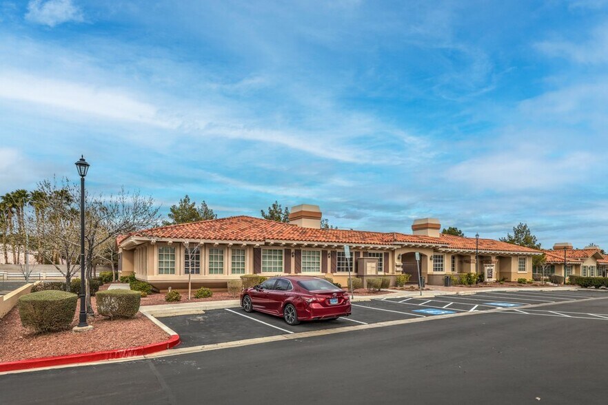 3145 E Warm Springs Rd, Las Vegas, NV à louer - Photo du bâtiment - Image 1 de 7