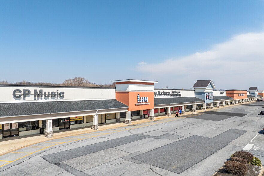 2-22 N Londonderry Sq, Palmyra, PA for lease - Building Photo - Image 2 of 8