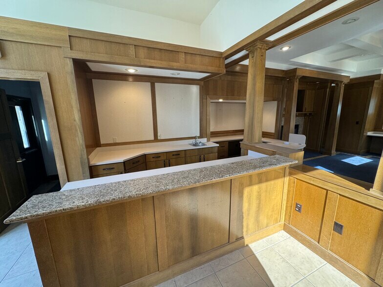 124 N Adams St, Green Bay, WI à louer - Photo du bâtiment - Image 2 de 12