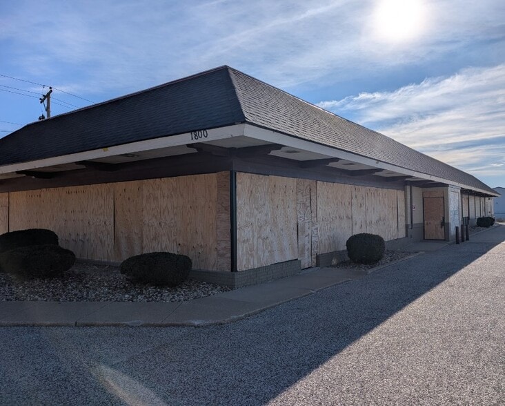 1800 36th Ave, Moline, IL for sale - Building Photo - Image 3 of 4