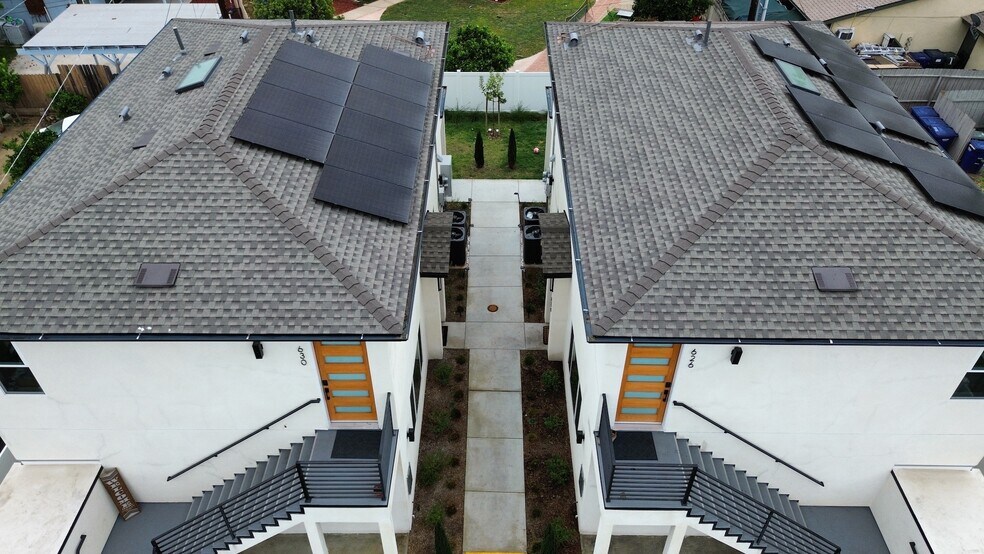 630 N Juniper St, Escondido, CA à vendre - Photo du bâtiment - Image 2 de 20