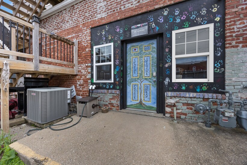 106 E Main St, Anamosa, IA à louer - Photo du bâtiment - Image 3 de 4