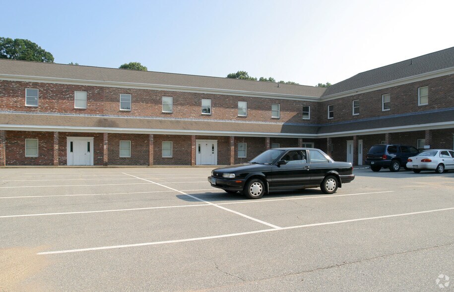 41 Kings Hwy, Gales Ferry, CT à louer - Photo du bâtiment - Image 2 de 3