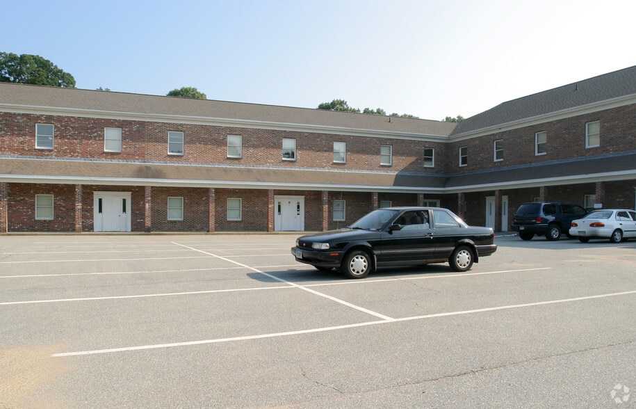 41 Kings Hwy, Gales Ferry, CT à louer - Photo du bâtiment - Image 2 de 3