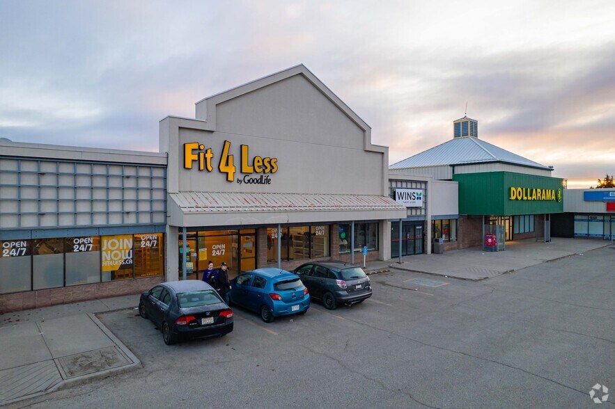 9330 Macleod Trl, Calgary, AB à louer - Photo du bâtiment - Image 3 de 7
