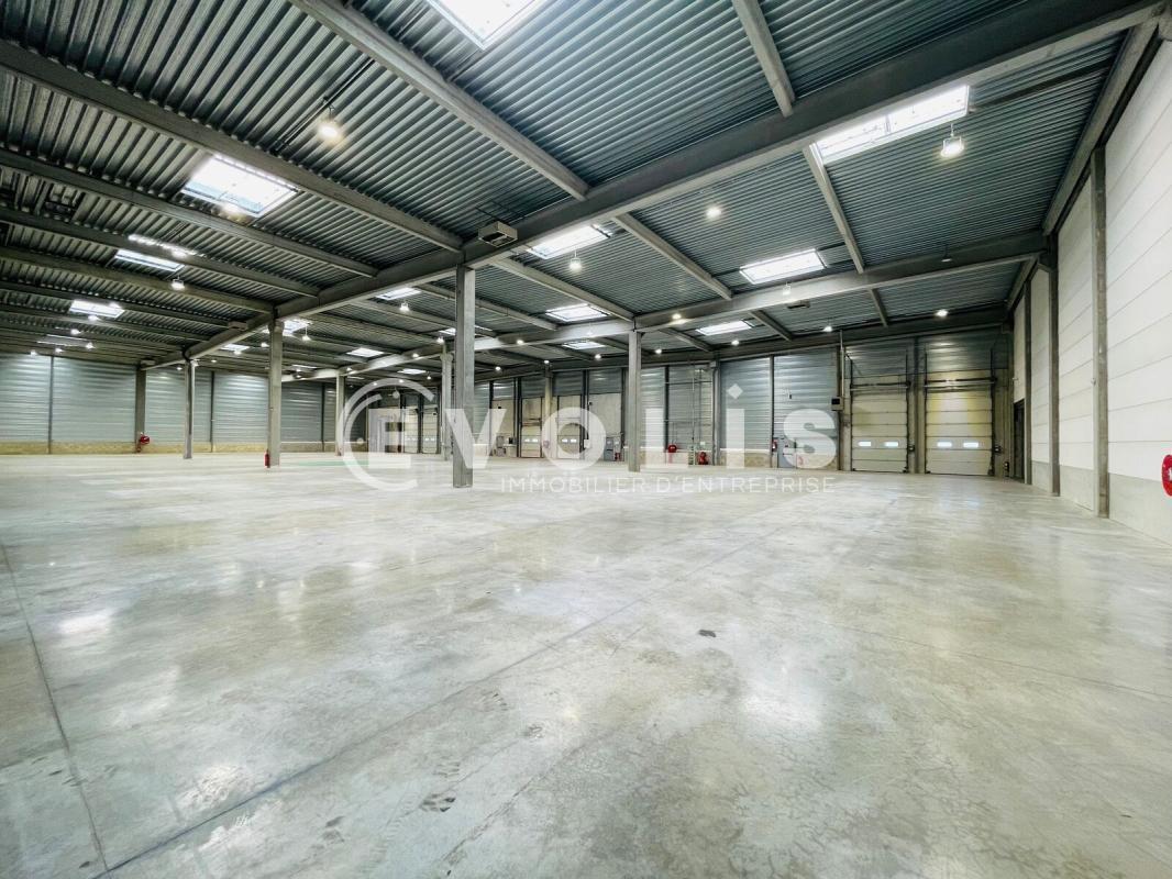 Industrial in Combs-la-Ville for lease Interior Photo- Image 1 of 2