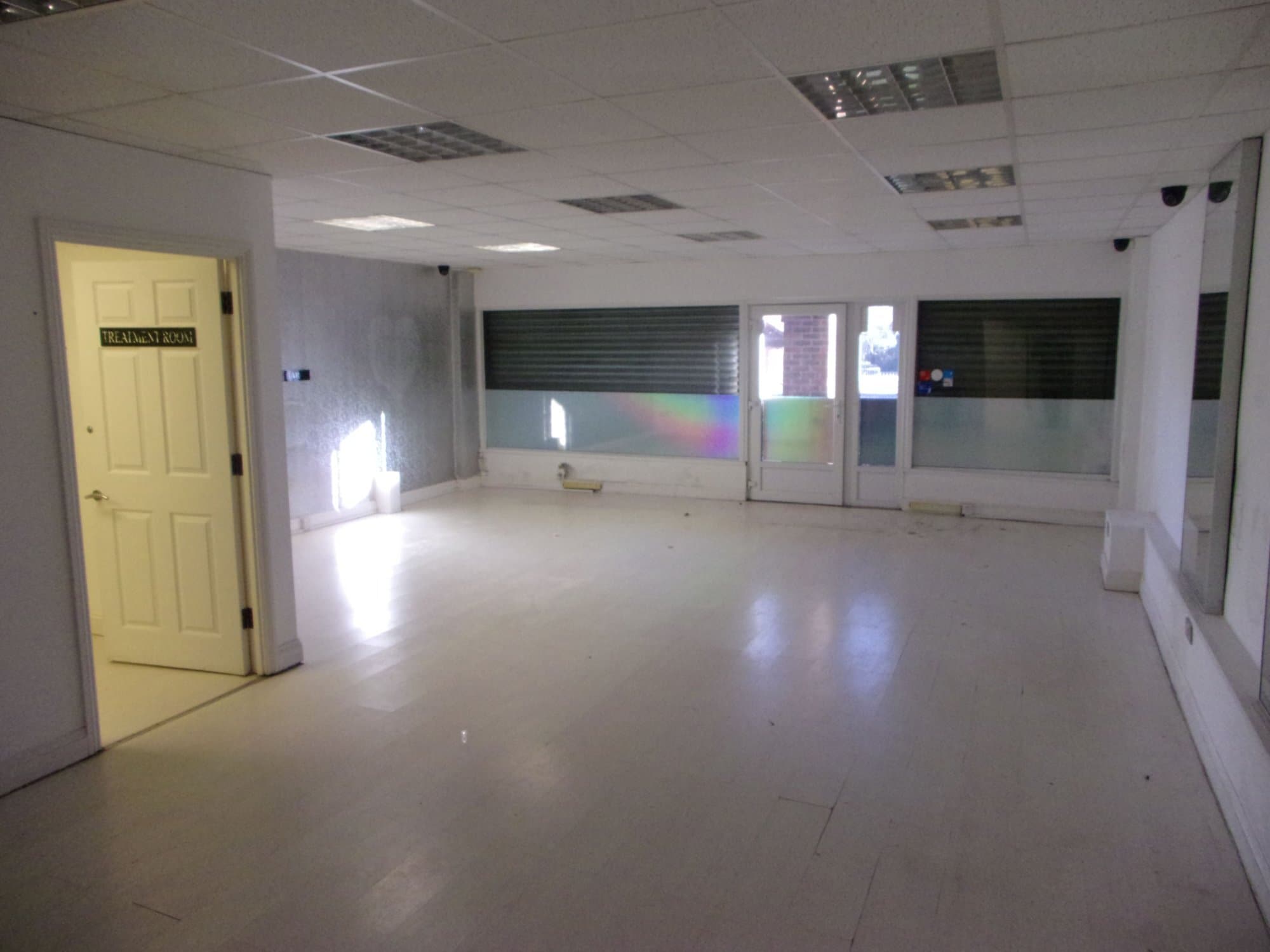 7-9 Chalvedon Sq, Basildon for lease Interior Photo- Image 1 of 3