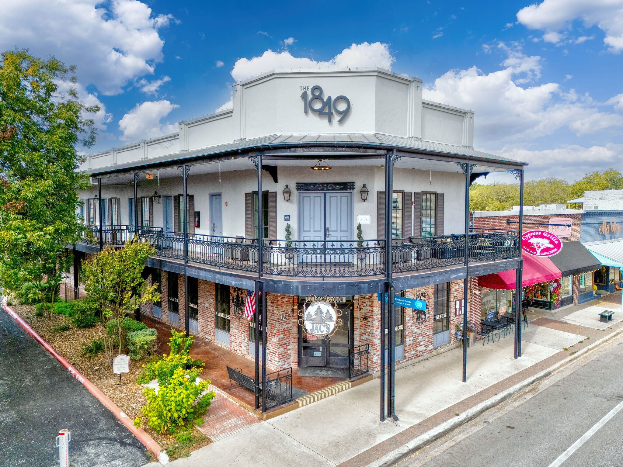 152-170 S Main St, Boerne, TX à louer Photo du bâtiment- Image 1 de 26