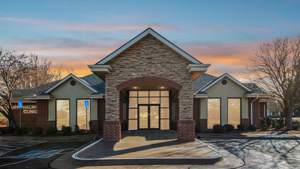 2201 Mckown Dr, Norman, OK à vendre - Photo du bâtiment - Image 1 de 6