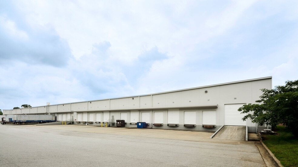 540 Airport South Pky, Atlanta, GA for lease - Building Photo - Image 3 of 15