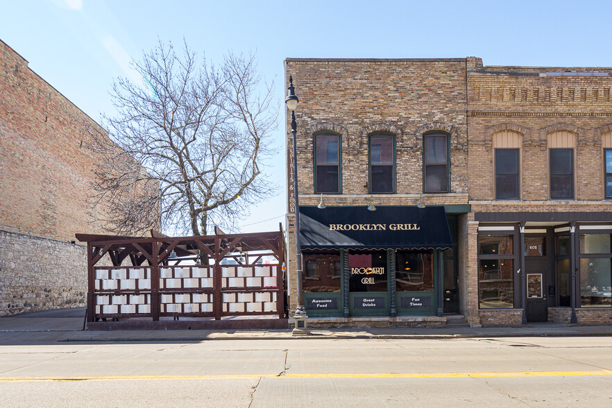 607 S Main St, Oshkosh, WI à vendre - Photo principale - Image 1 de 1