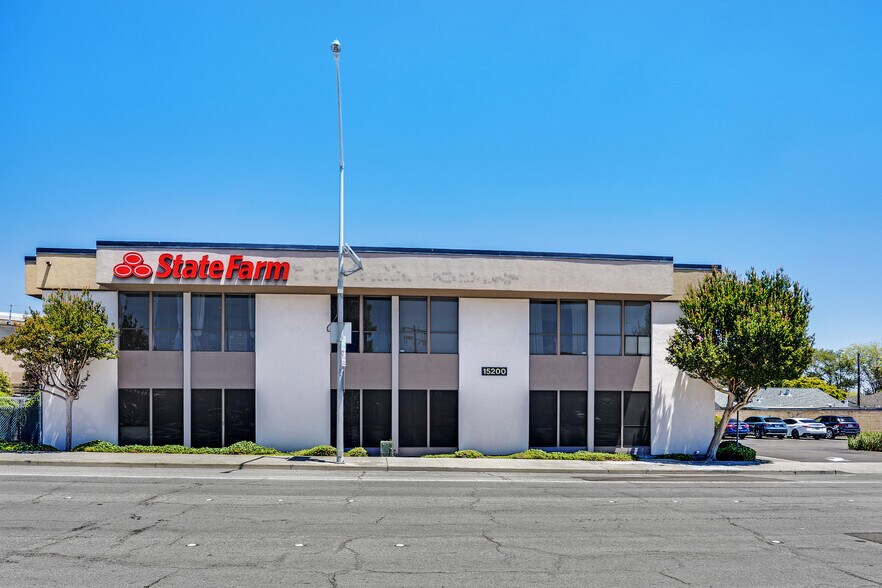 15200 Hesperian Blvd, San Leandro, CA à vendre - Photo du bâtiment - Image 2 de 6