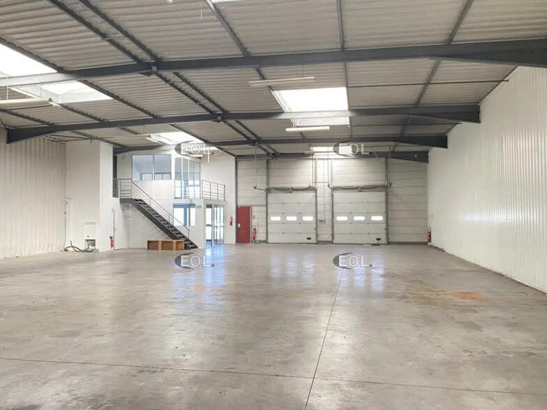 Industrial in Corbas for lease - Building Photo - Image 3 of 11