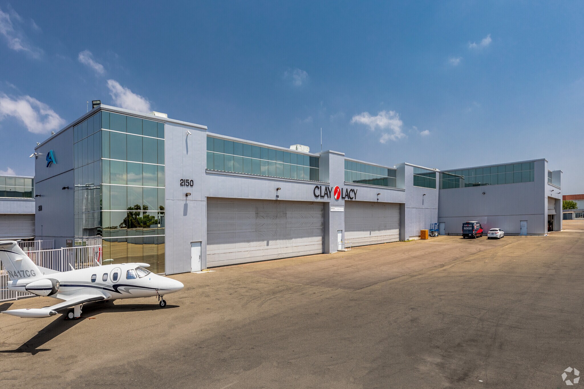 2150 Palomar Airport Rd, Carlsbad, CA à louer Photo du bâtiment- Image 1 de 2
