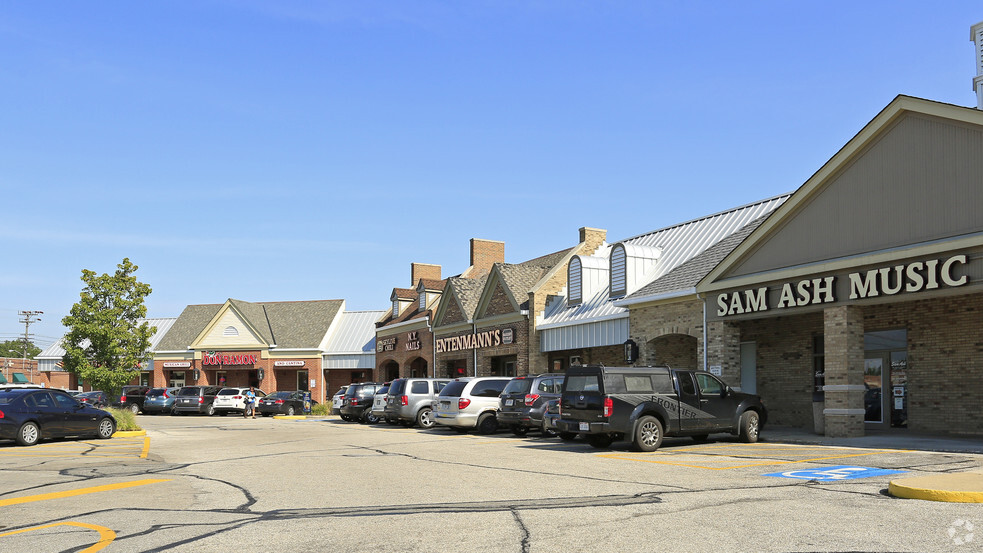 5674-5710 Mayfield Rd, Lyndhurst, OH à vendre - Photo principale - Image 1 de 1