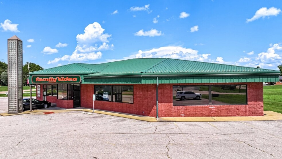 1838 Central Plaza Dr, Belleville, IL for lease - Building Photo - Image 3 of 6